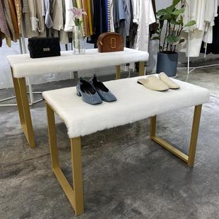 橱窗展台地毯仿兔毛服装店毛毛地毯拍照鞋垫流水台装饰长毛绒垫子