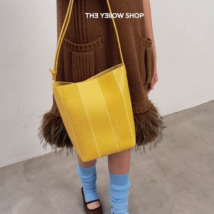 牛皮拼麂皮单肩斜挎百搭通勤水桶包 SHOP新款 THE YELLOW