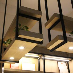 前台悬挂架铁艺实木吊架置物架吊板悬挂多层架餐厅吧台置物架挂墙