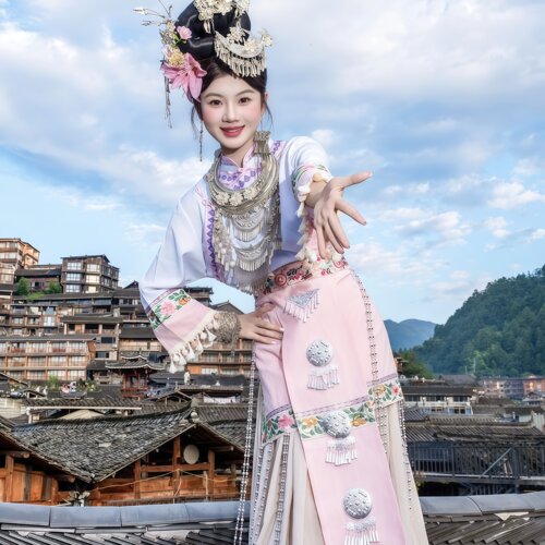 粉色苗族刺绣演出长裙