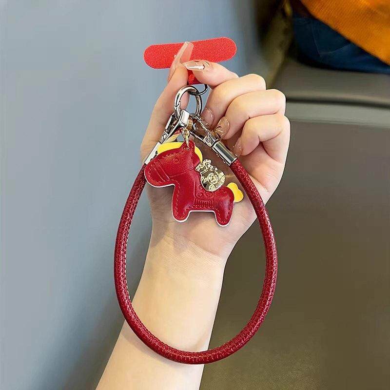 手机挂绳短款皮质腕带新年马上有钱吊坠女户外手提链子钥匙壳结实