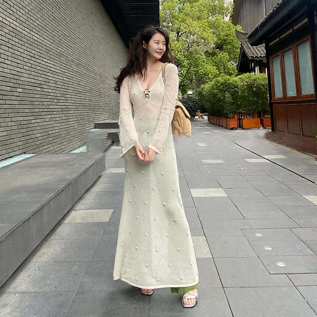 maSande欧美女装秋季新款白色镂空长袖针织低胸性感休闲露背连衣