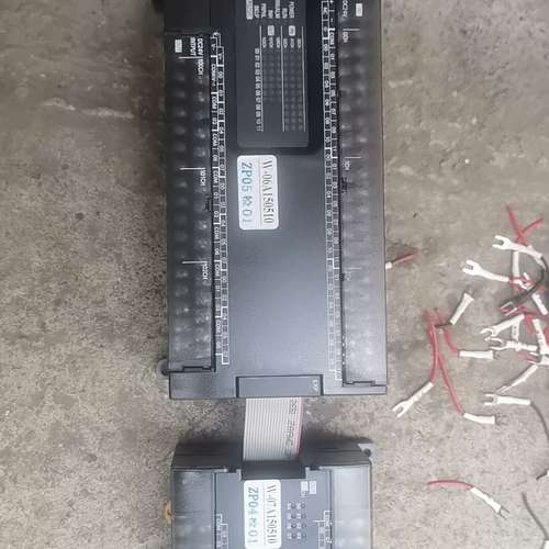 {议价}CP1E-Nm0SDT-D1台，带一个拓展模块。可以充