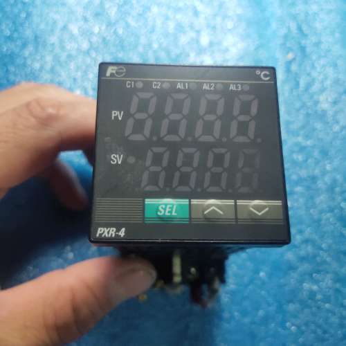 {议价}富士温控器PXR4TAS1-1V000，外观完好。成色不错。