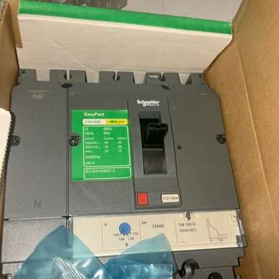 {议价}塑壳断路器CVS160B   4P3D