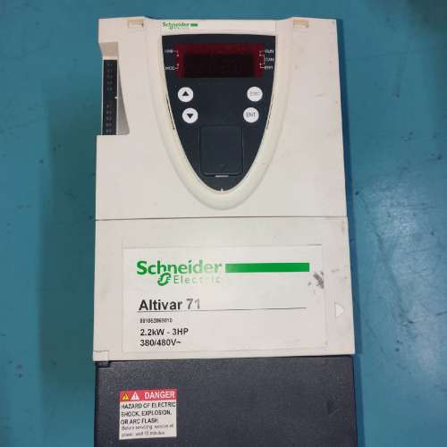 {议价}变频器ATV71HU22N4Z