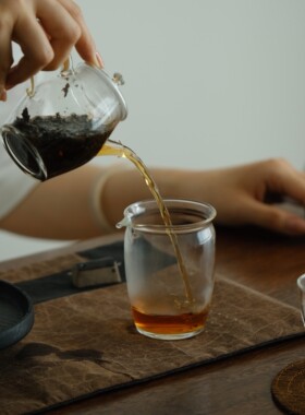 柒月里耐热透明玻璃家用大容量鹰嘴玻璃公道杯小壶分茶器180毫升