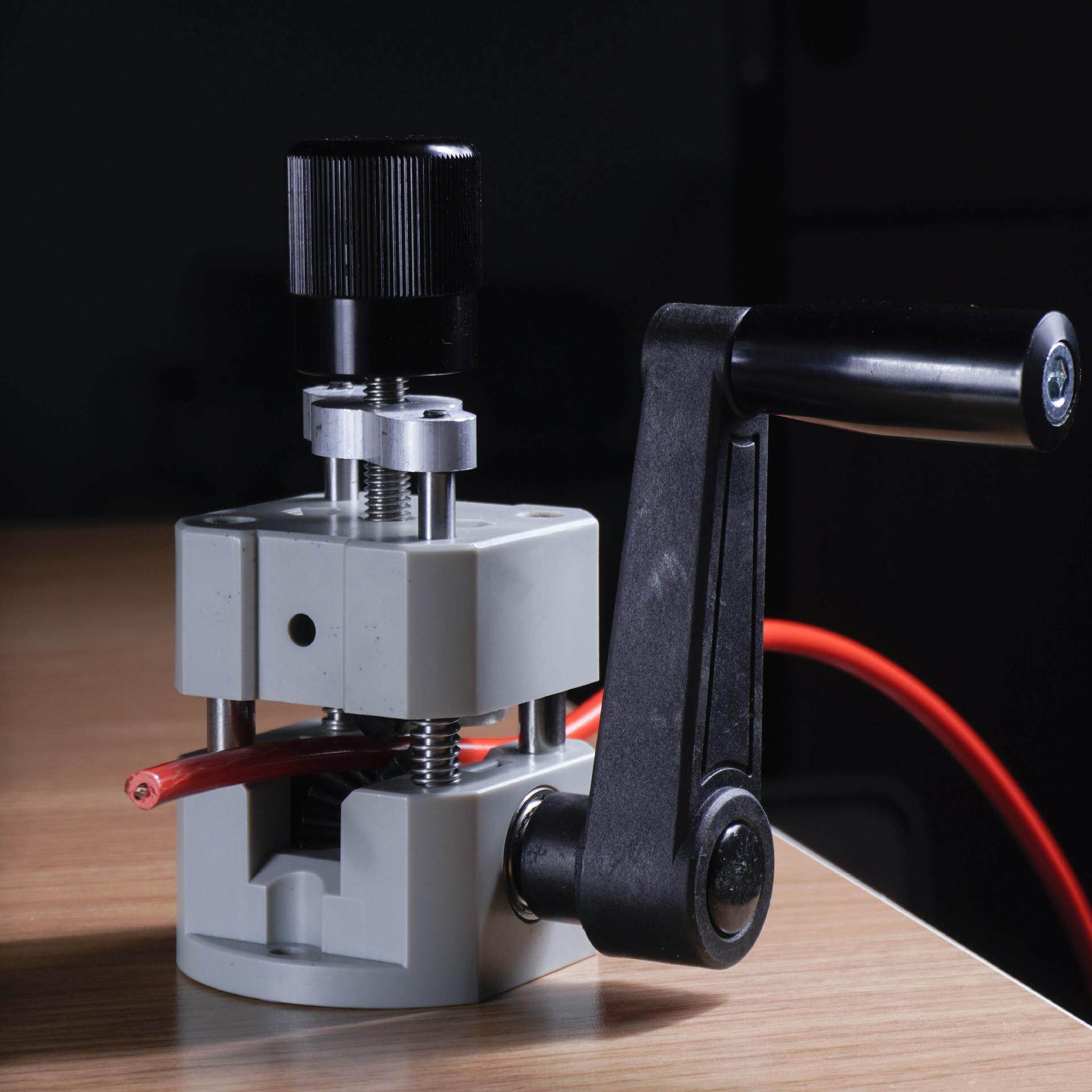 拨线剥皮机器手动废旧电线电缆扒皮工具家用手摇去皮用小型剥线机