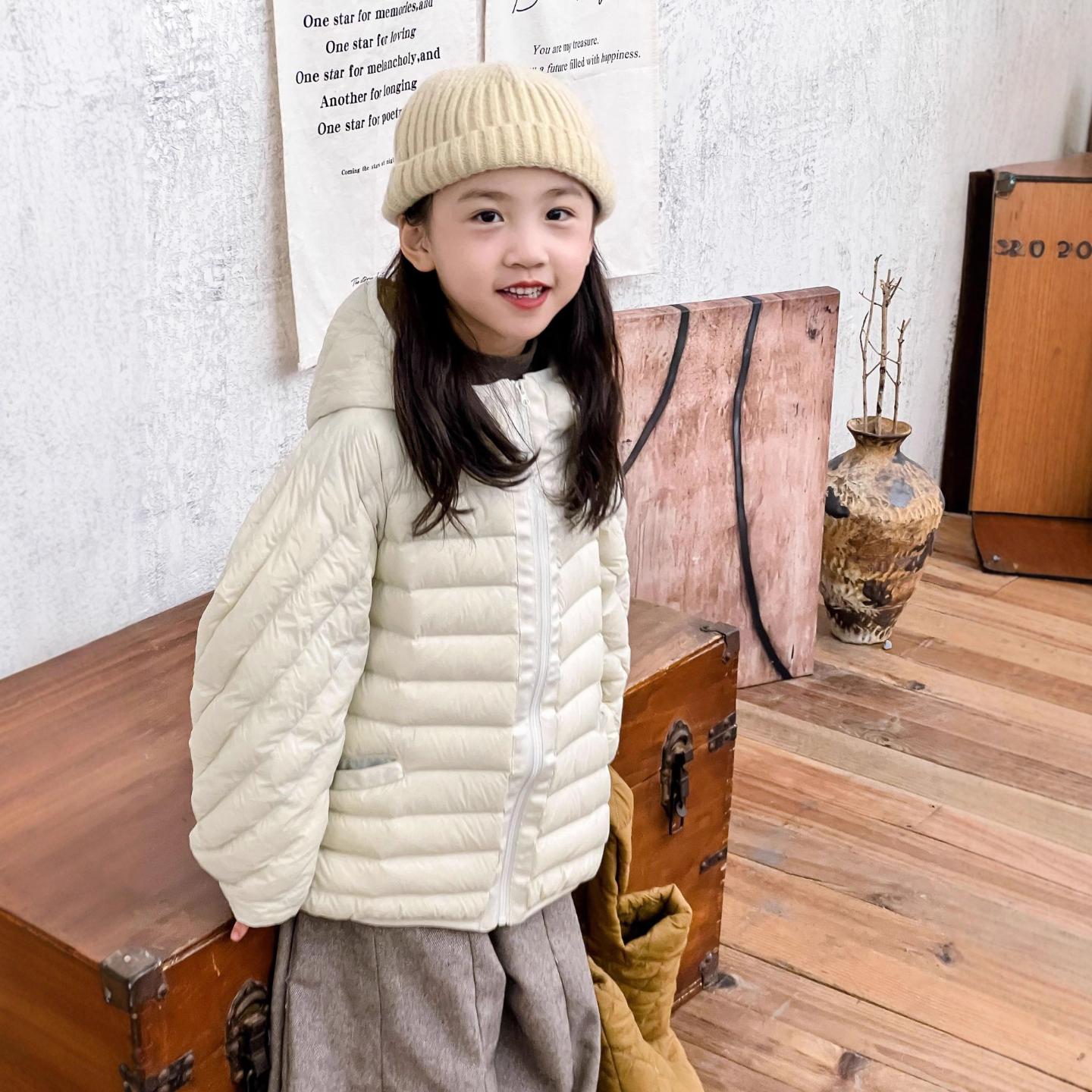 新国标90保暖轻薄短款儿童羽绒服