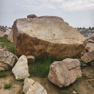 柏坡黄景观石碎拼景墙柏坡黄花岗岩手搬块碎石黄锈石砾石庭院铺路
