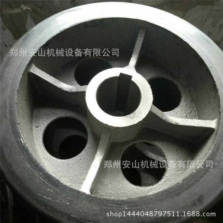 JZC350型水泥搅拌机配件摩擦胶轮 JSc500混凝土搅拌滚轮 400托轮