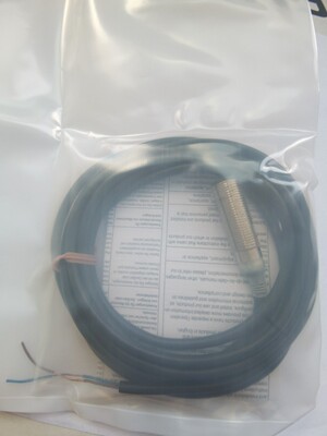 接近开关 限位开关 E2E-X7D212-R 双色灯