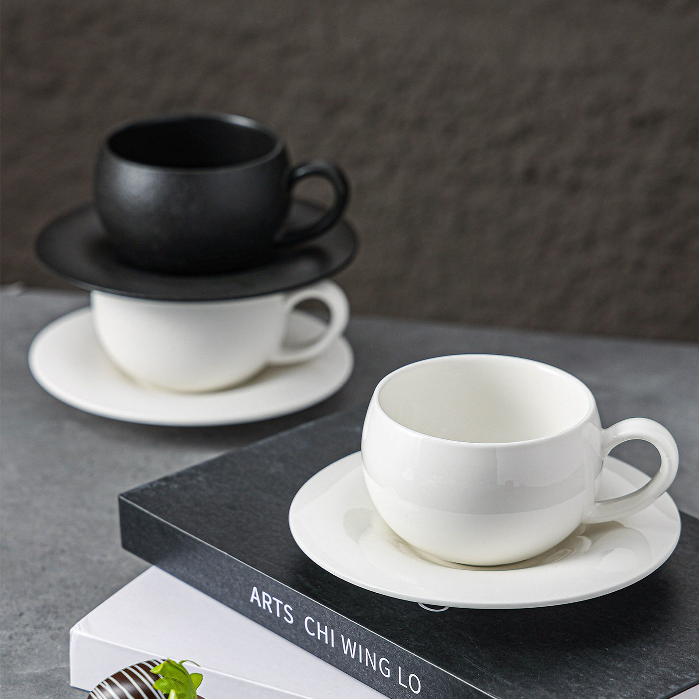 手握蛋杯复古咖啡杯陶瓷杯拉花拿铁咖啡杯轻奢高级感水杯300ml