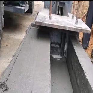 模具可定做路沿石滑膜机现货 厂家遥控自走高速路边沟水渠滑膜机