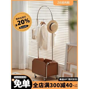 中世纪风衣帽架过夜储衣架与车轮皮革入口不锈钢衣架卧室床边的家