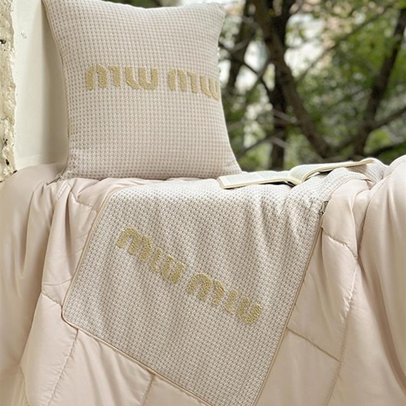 折叠抱枕被子两用汽车沙发靠垫枕头二合一办公室午睡in风车载上用