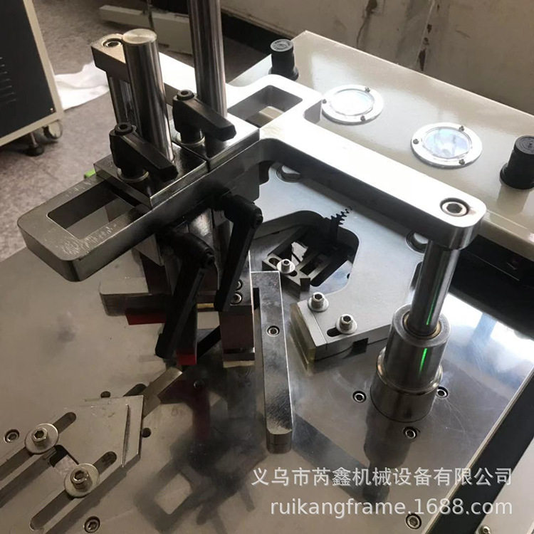 芮鑫机械全自动数控钉角机