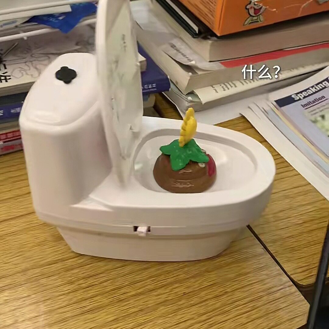 遥控喷水马桶车玩具整蛊