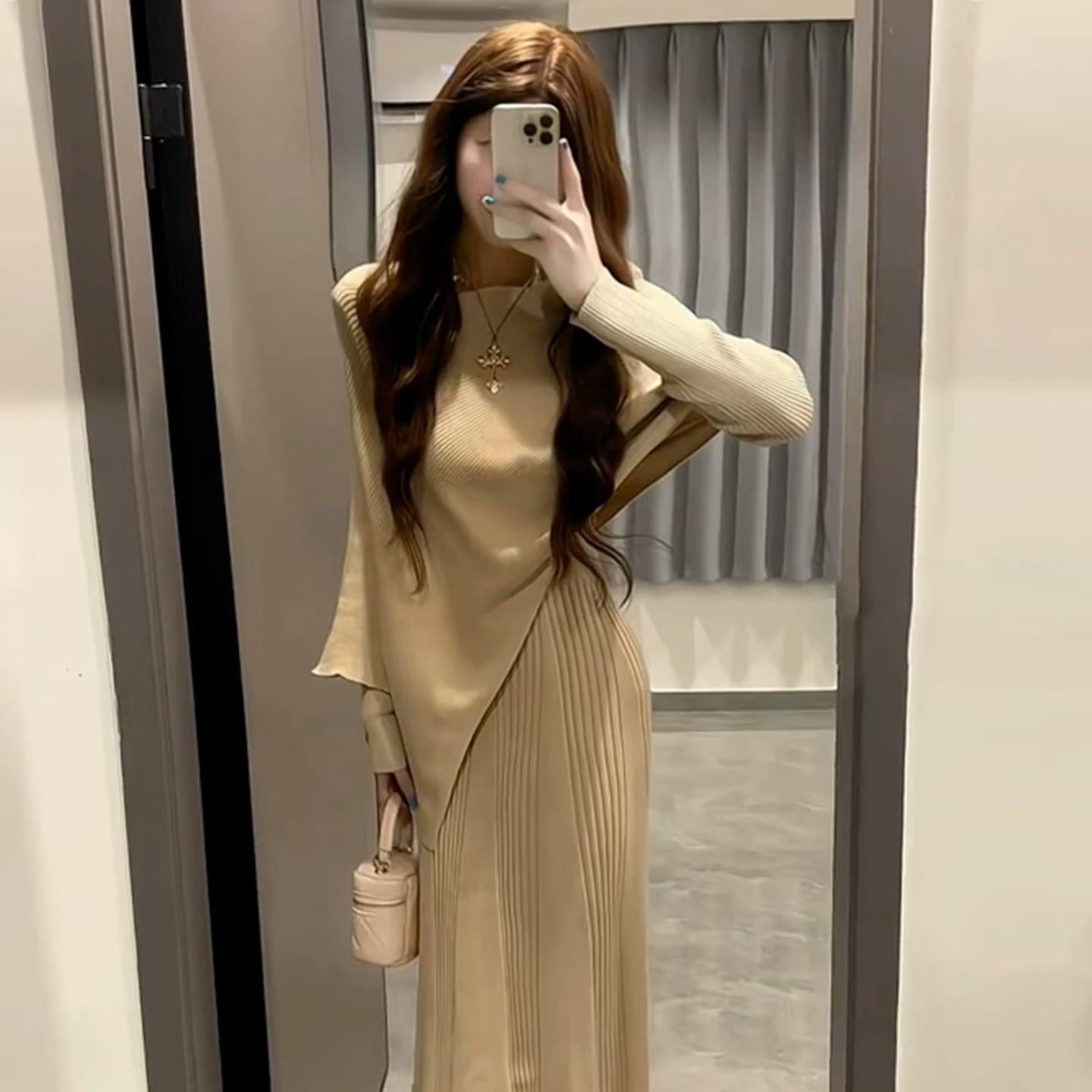 巨好看斗篷针织连衣裙子女早秋季2026新款千金风韩系穿搭套装长裙