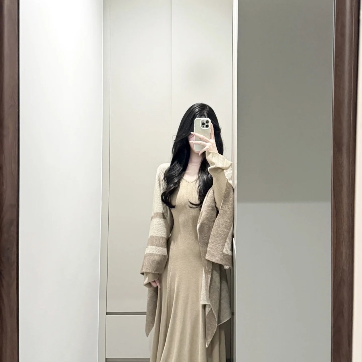 长袖打底连衣裙女2026新款秋季高级感内搭显瘦针织裙子斗篷披肩
