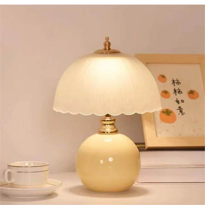 奶油风高级感轻奢台灯卧室2025床头柜氛围灯结婚创意温馨小夜灯