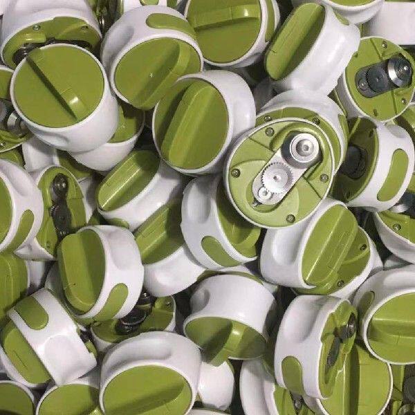 Universal Jar Opener Side Cut Kitchen Gadgets Beer Bottle