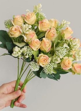 Beautiful Eye-catching Artificial Rose Bouquet Non-fading