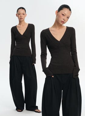 LINY LIBERTY 26SS 设计感修身V领显瘦针织毛衣女打底T恤上衣