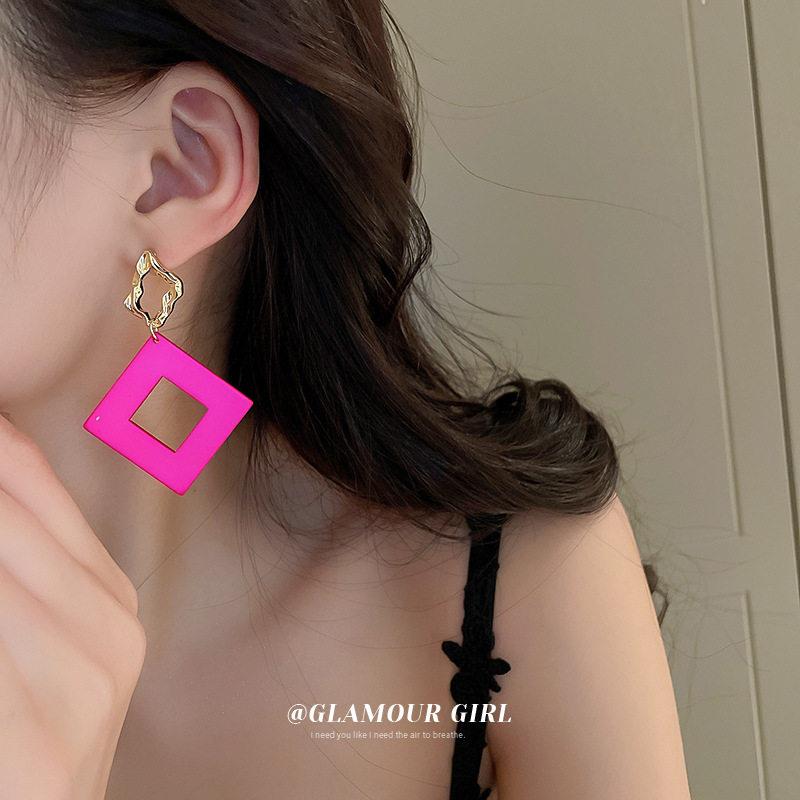 银针玫红色几何耳环2023年新款时尚气质耳针耳坠网红个性夸张耳饰