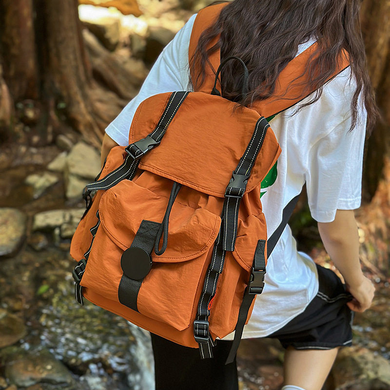 户外轻量化运动防水轻便大容量双肩包旅行登山包女大学生电脑背包