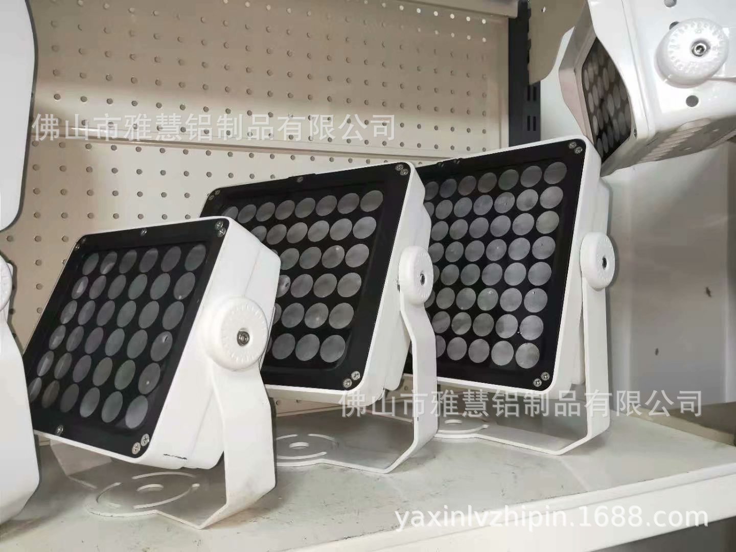 厂家批发供应系列20W-70W道路监控补光、频闪灯、投光灯外壳配件