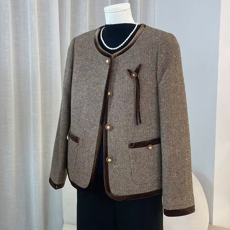 妈妈秋装气质小香风外套短款2025新款中老年女装春秋洋气呢子上衣