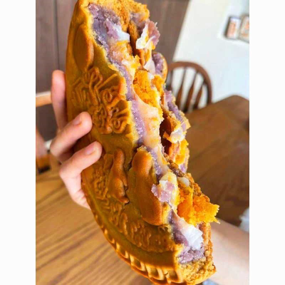 中秋月饼潮汕芋泥麻薯肉松大月饼咸蛋黄肉松紫薯芋泥麻薯网红零食