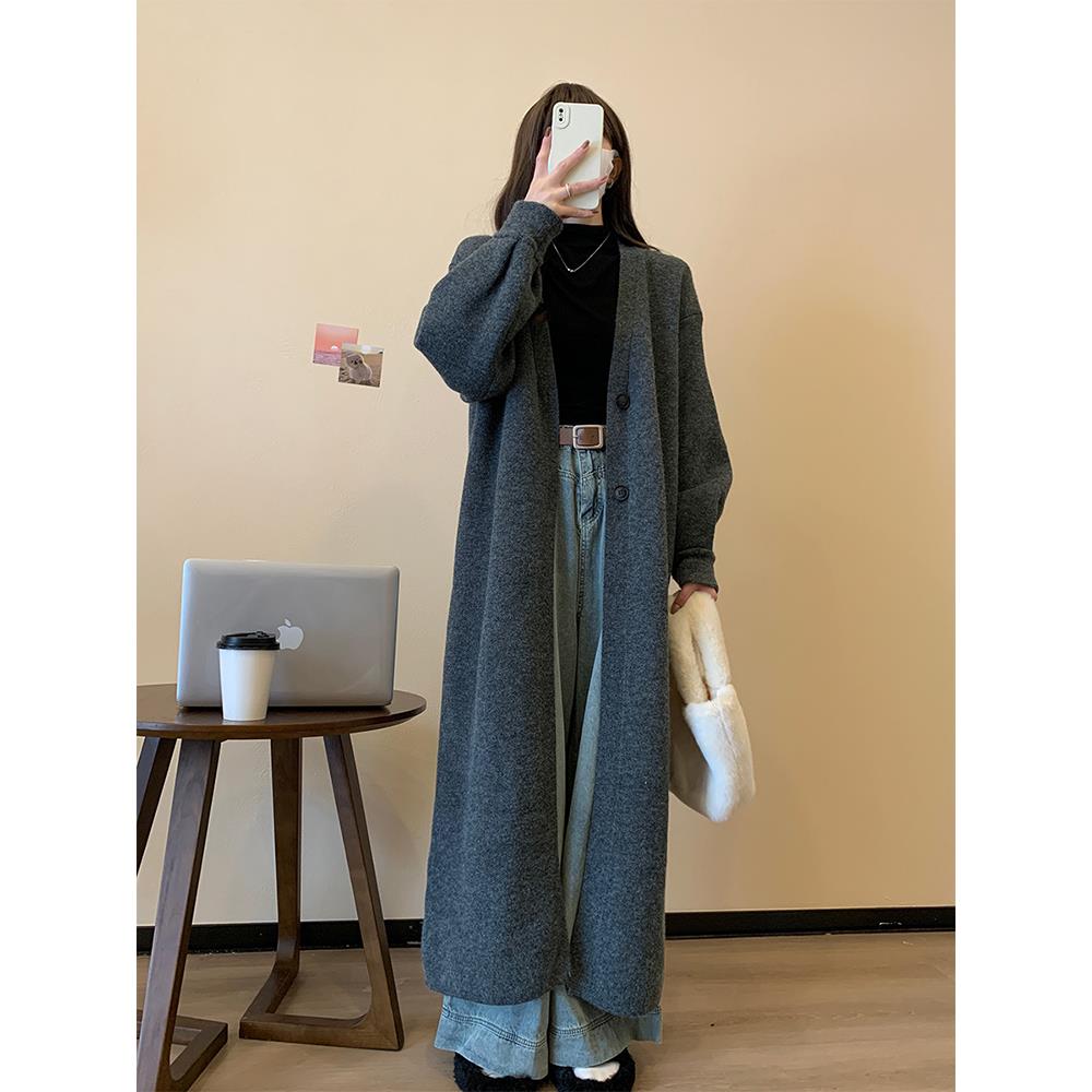 高挑超长毛衣，开襟针织女式懒散宽松软蜡质深灰色长秋冬加厚