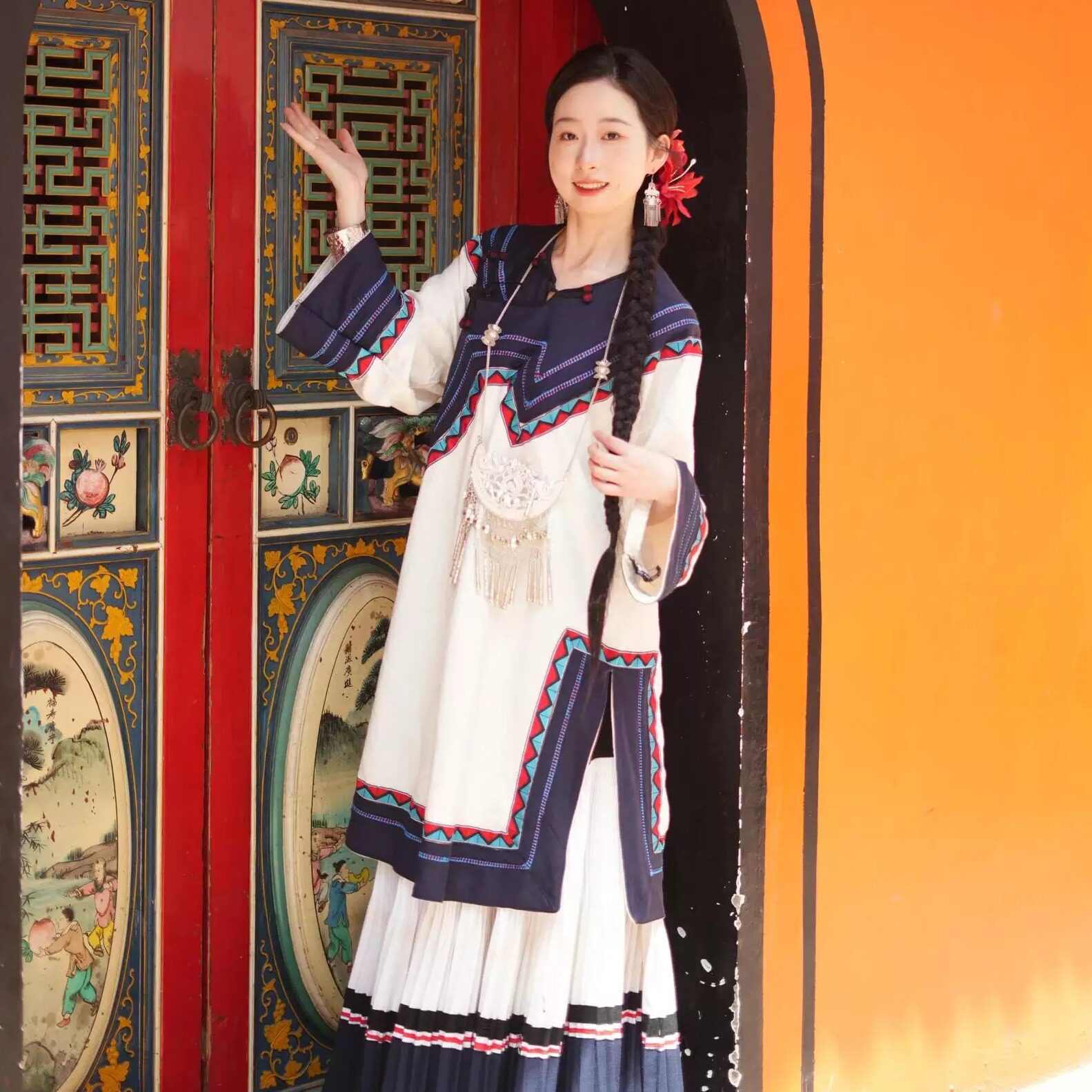 凉山彝族服装演出女盘扣少数民族套装云南贵州旅拍渡假风千户苗寨