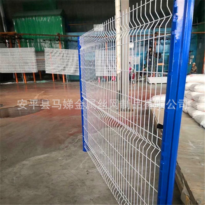 新品新品丝护栏网高速隔离栅车间监狱D工地社区T公园护栏网体育厂