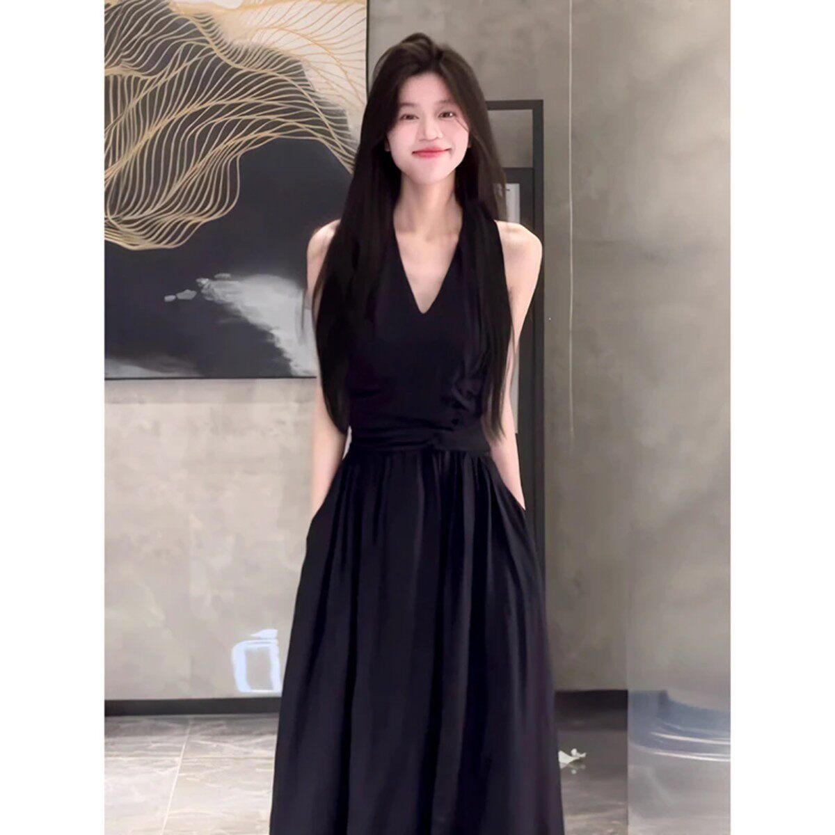 法式黑色赫本风挂脖v领无袖背心连衣裙女夏季小个子修身a字长裙子