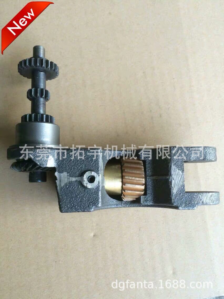 台湾摇臂炮塔铣床配件 YF宇峰牌机头自动走刀B1-17涡轮支架老鼠架