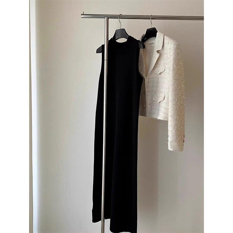 条纹针织无袖背心连衣裙女2024夏季新款圆领中长款显瘦黑色背心裙