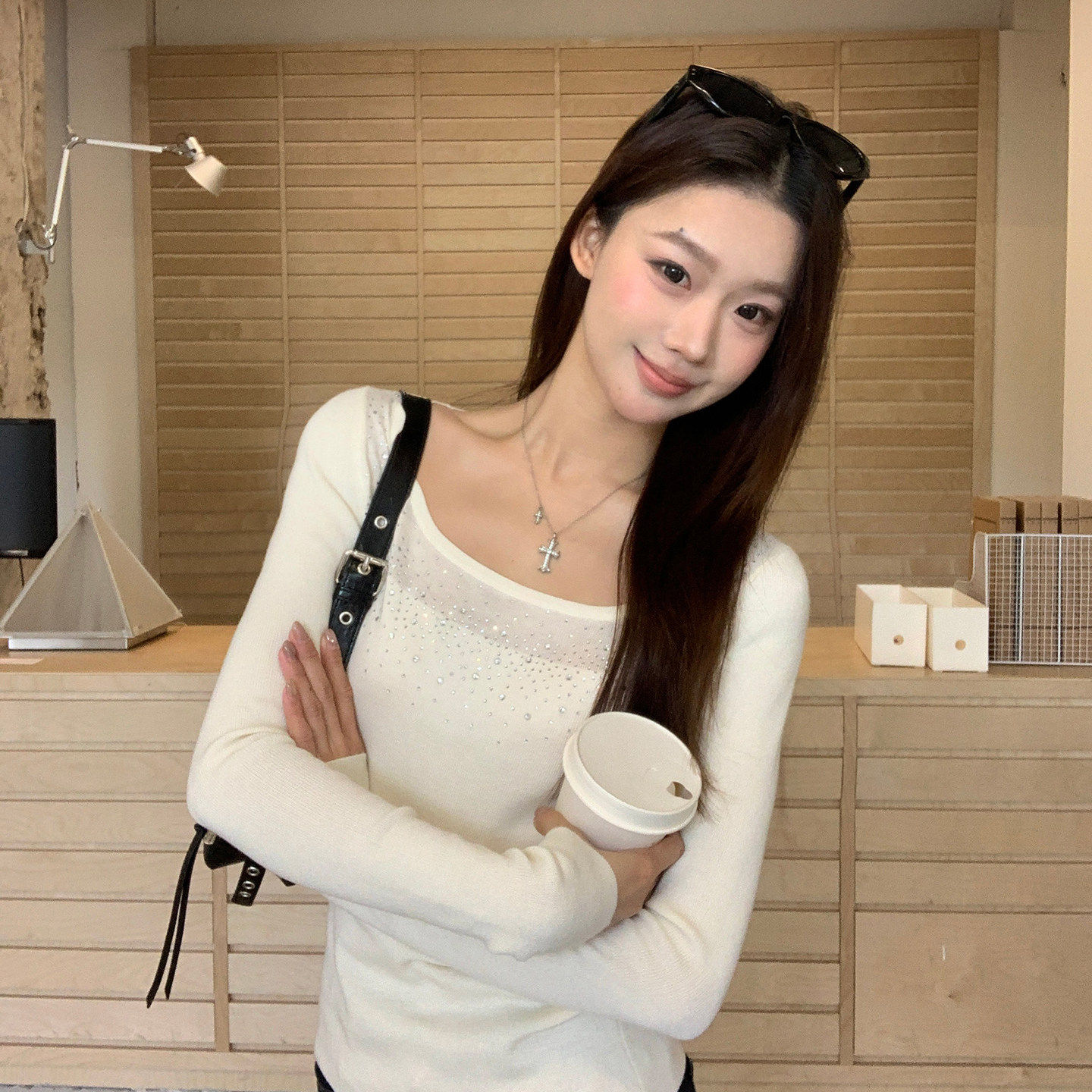 纯欲U领烫钻针织衫女长袖2026春季修身超好看绝美内搭打底衫上衣,女装/女士精品,毛针织衫,淘宝优惠券,粉丝福利购,淘宝优惠卷