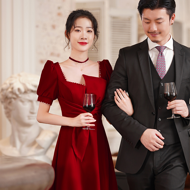 新娘敬酒服酒红色平时可穿2024新款回门便装宴会显瘦气质连衣裙女