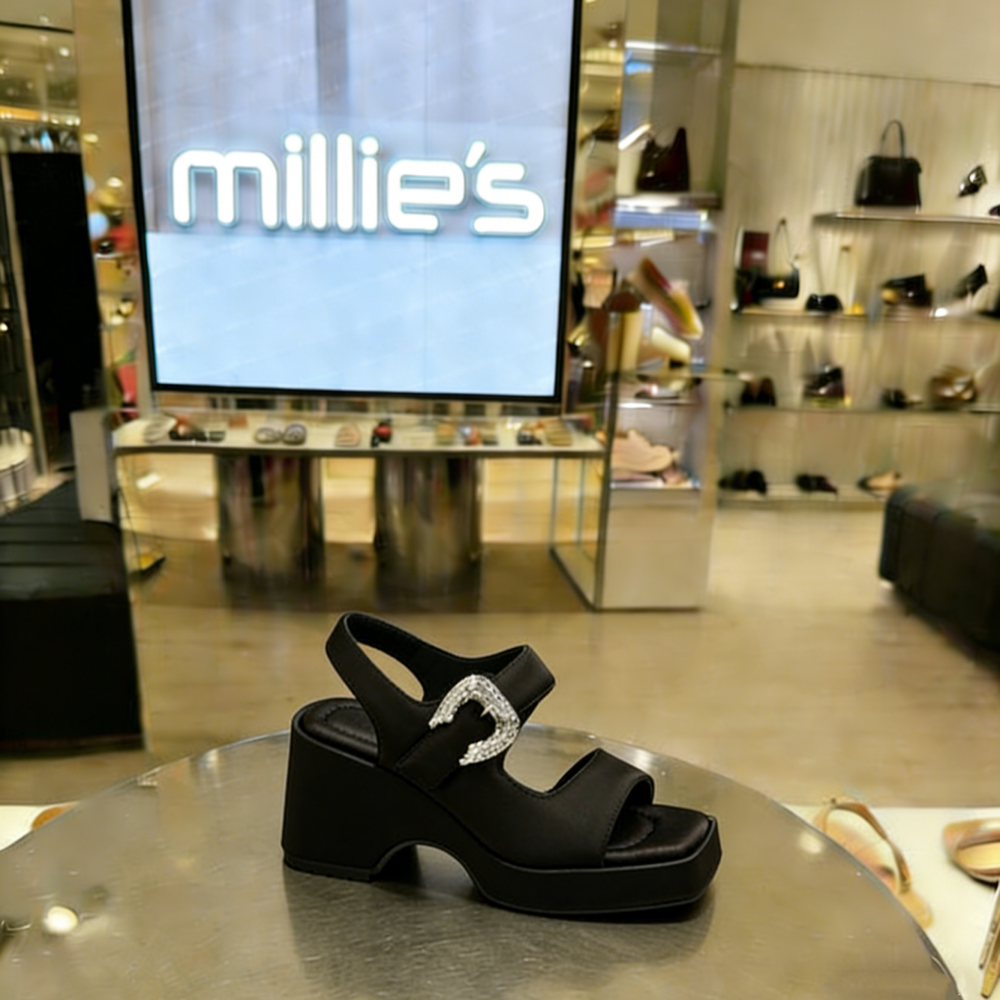 MILLIE'S/妙丽黑色厚底一字带凉鞋水钻扣坡跟松糕鞋休闲专柜款