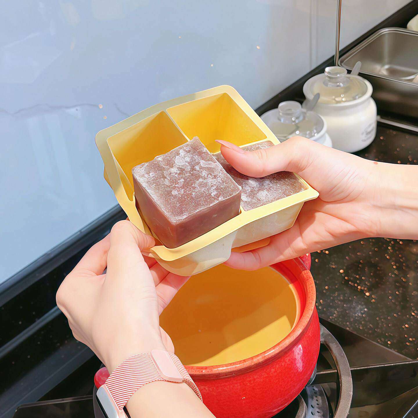 食品级硅胶分格带盖制冰盒
