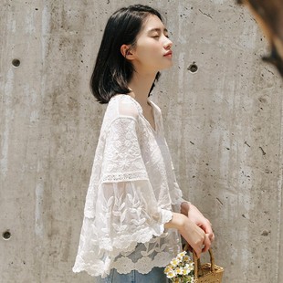 喇叭袖 夏季 宽松罩衫 2021新款 复古小清新甜美上衣 度假风绣花蕾丝衫