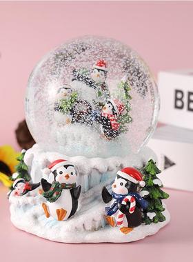 直销新款圣诞礼物企鹅水晶球八音盒带七彩灯光装饰摆件树脂工艺品