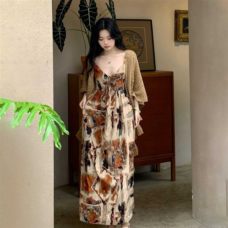 一罐杏仁桃晕染度假风吊带裙夏季新款设计感宽松修身大摆连衣裙