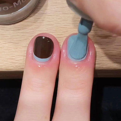 秋冬显白的蓝棕反法式美甲！2025新款指甲油免烤速干安全无毒可撕