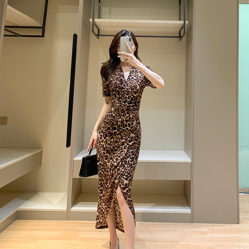 豹纹连衣裙女秋季新款洋气性感修身V领长袖开叉收腰中长款包臀裙