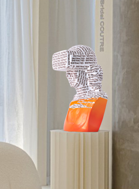 现代抽象人物雕塑摆件售楼处大堂桌面装饰创意家居客厅欧式装饰品