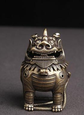 直销新款纯黄铜复古做旧甪端踏蛇神兽香熏炉居家中国风古玩摆件招